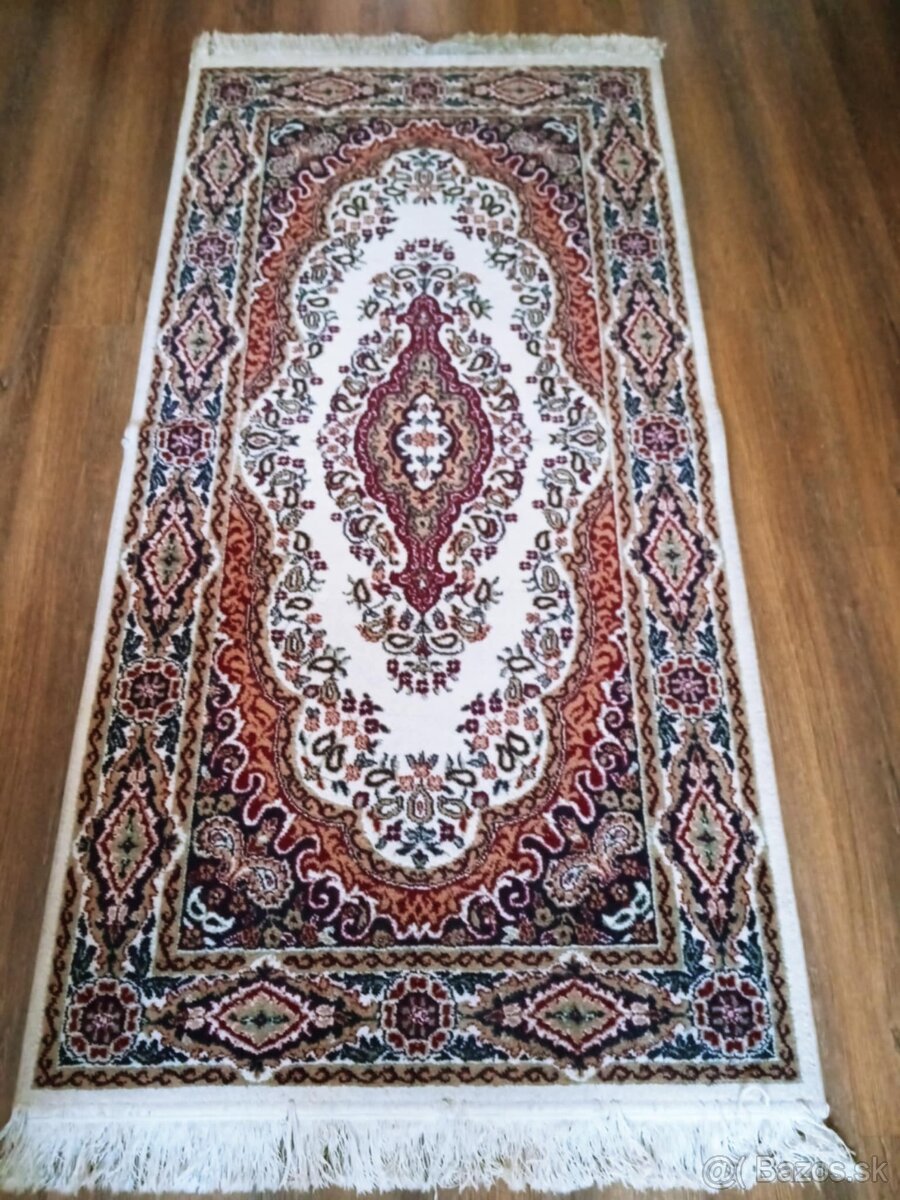 Krásny elegantný koberec