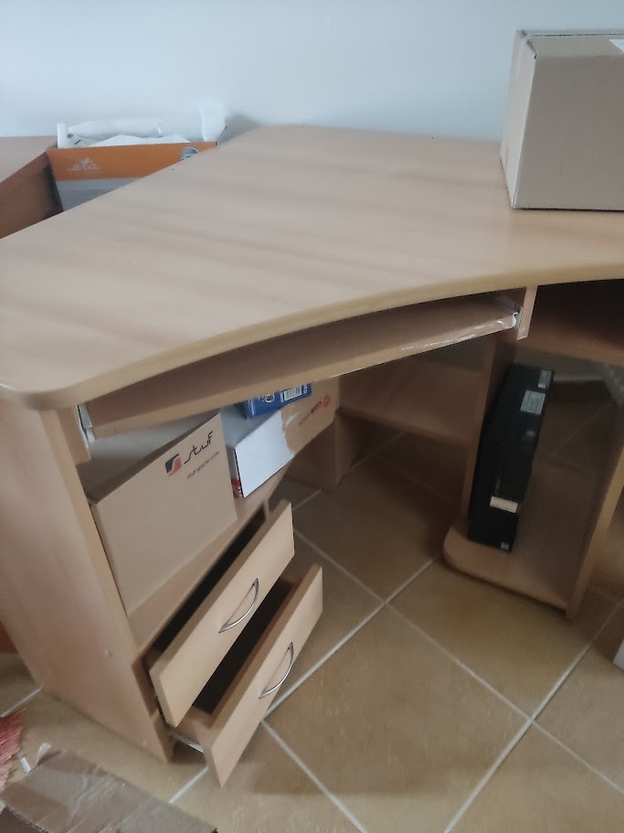 rohovy PC stol