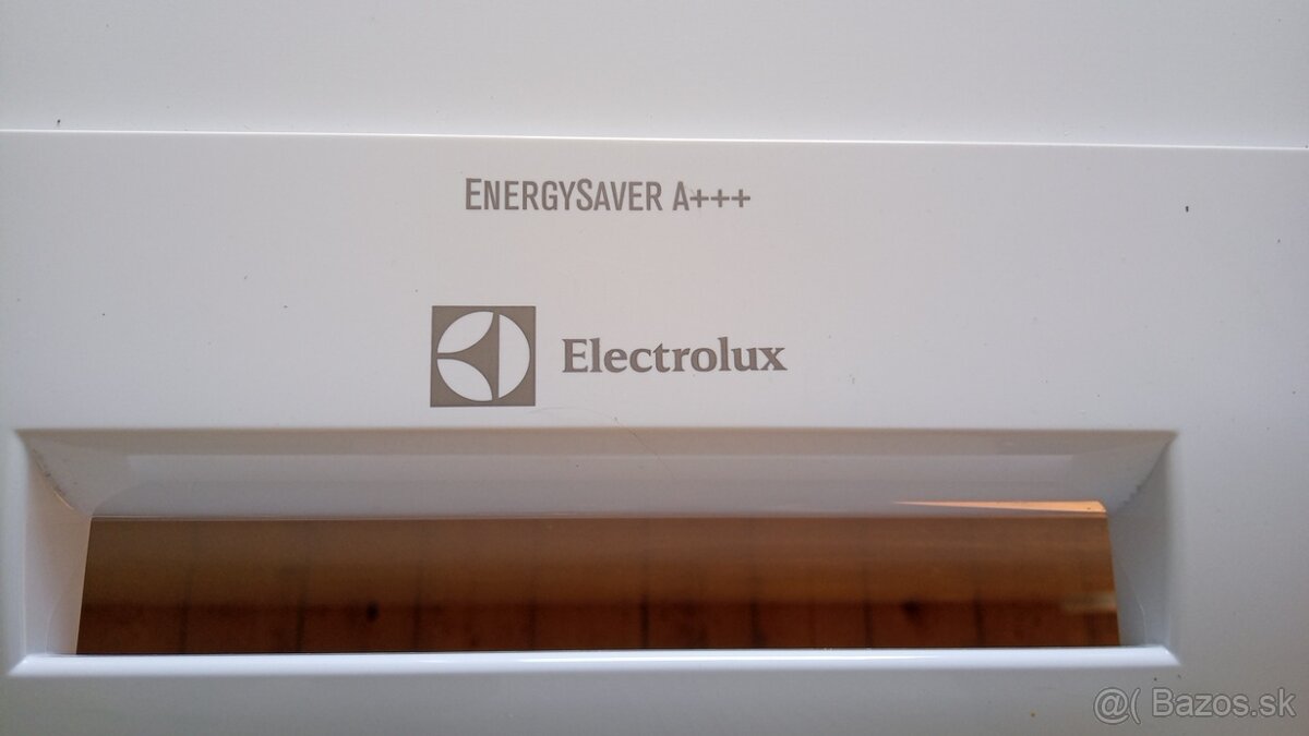 truhlicový mraziak Electrolux EC2233AOW1, 223 l, 40 dB, A+++