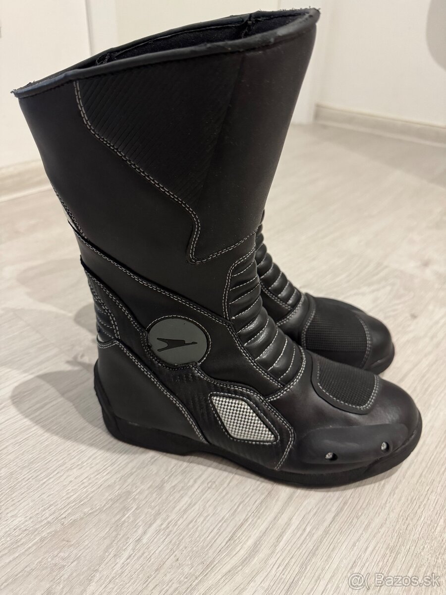 Moto / Topánky