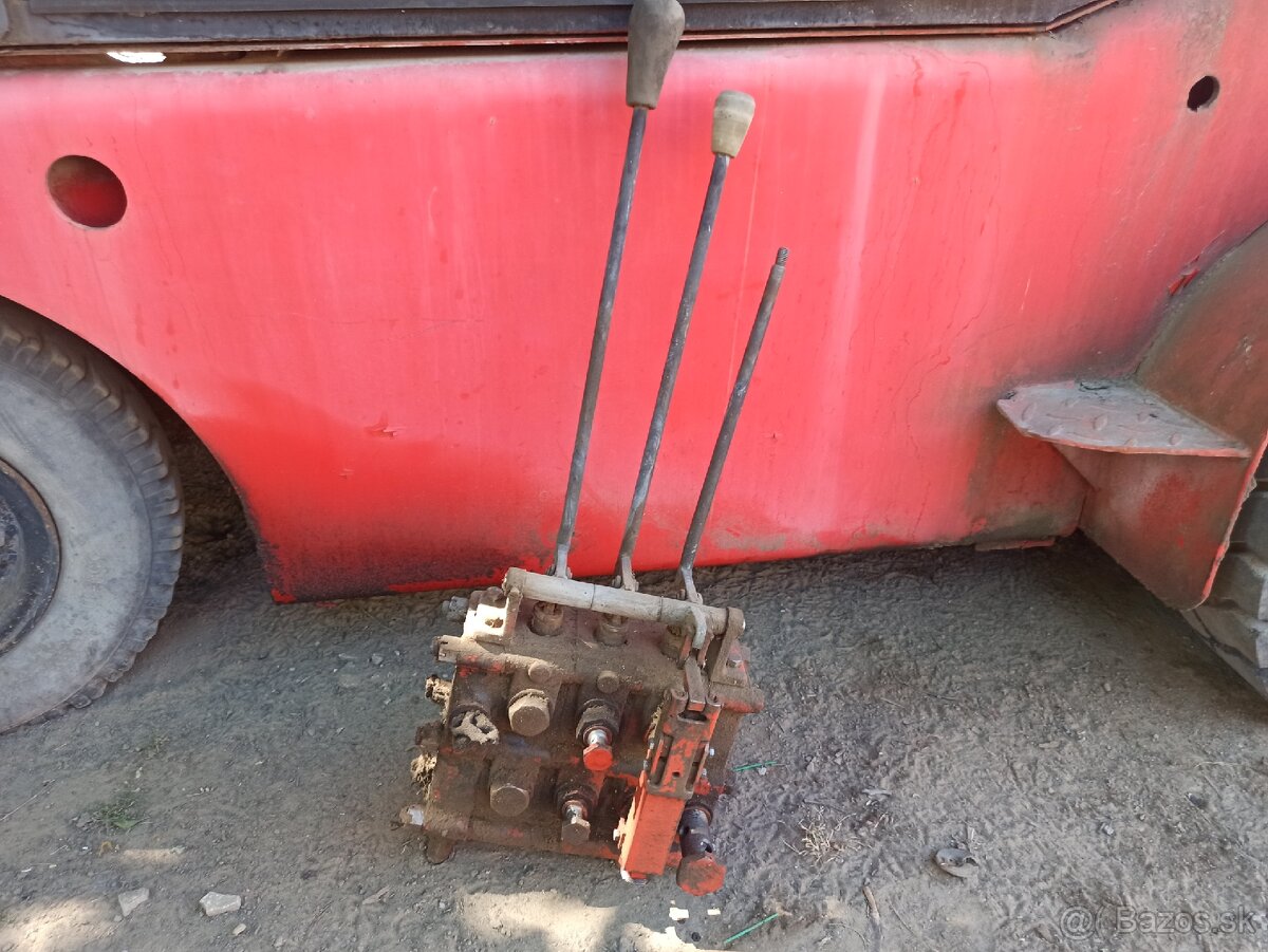 Hydraulický rozvádzač 3 sekciový desta dvhm