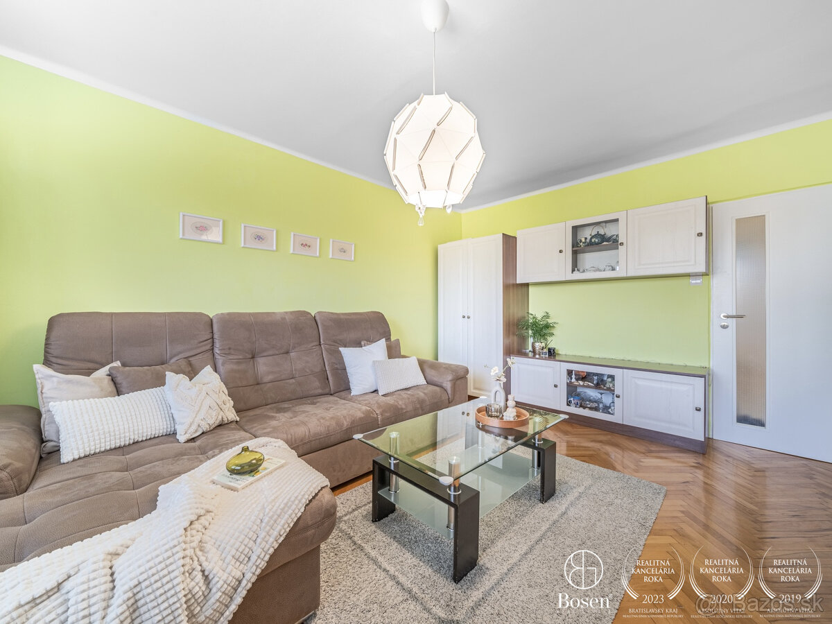 BOSEN | Zrekonštruovaný 3 izbový byt s loggiou, 64m2.