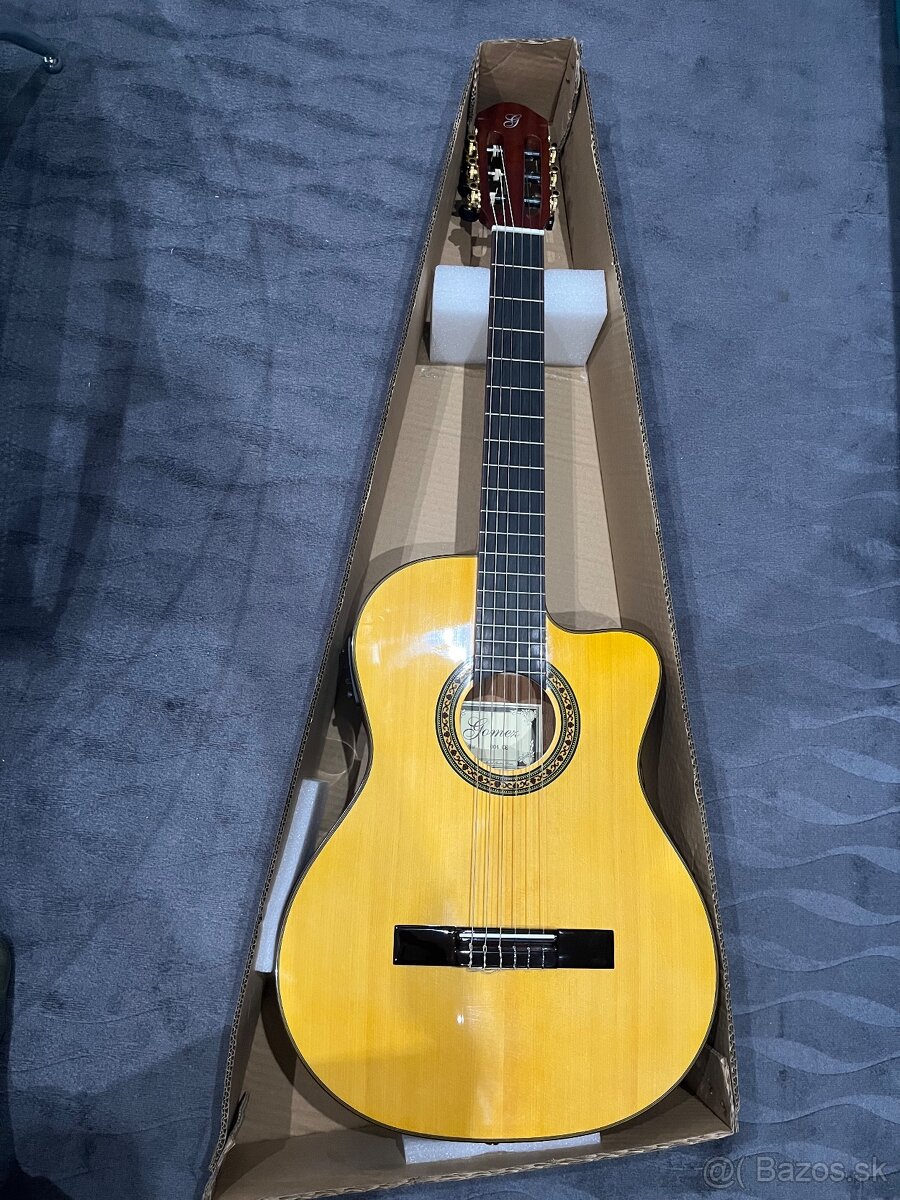 Nová elektroakusticka gitara