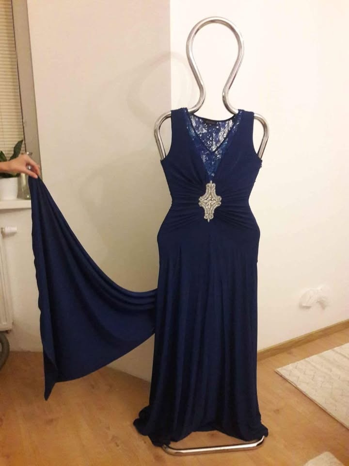 Dlhé modré spoločenské šaty s vlečkou veľ. 36