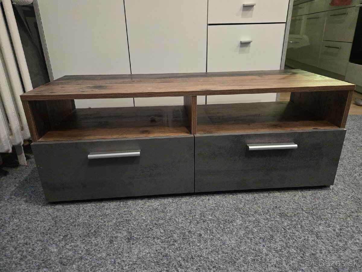 Skrinka pod televízor