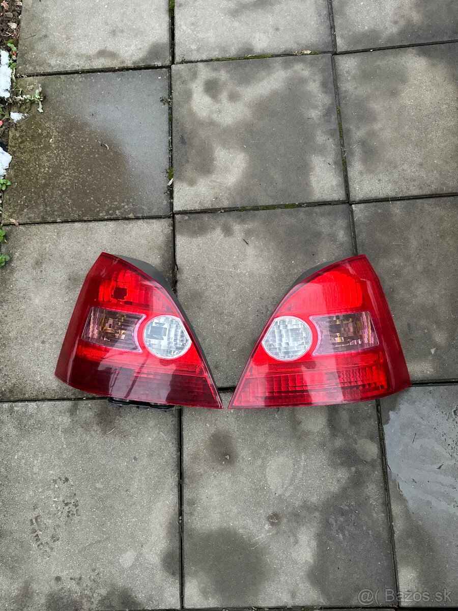 Predám svetlo Honda Civic 2001-2004 hatchback 7G