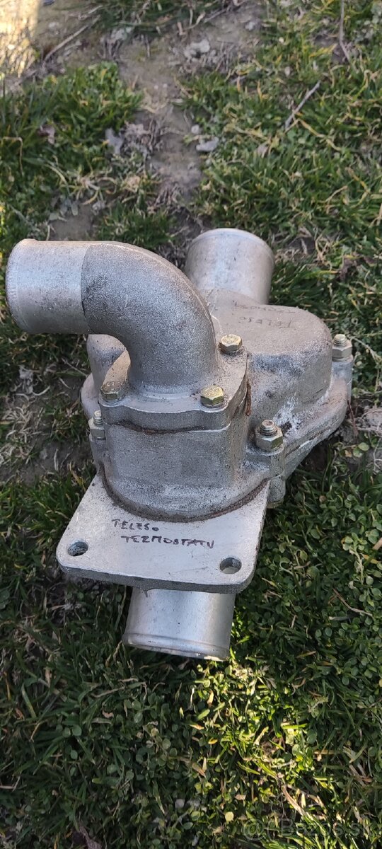 Teleso termostatu Karosa