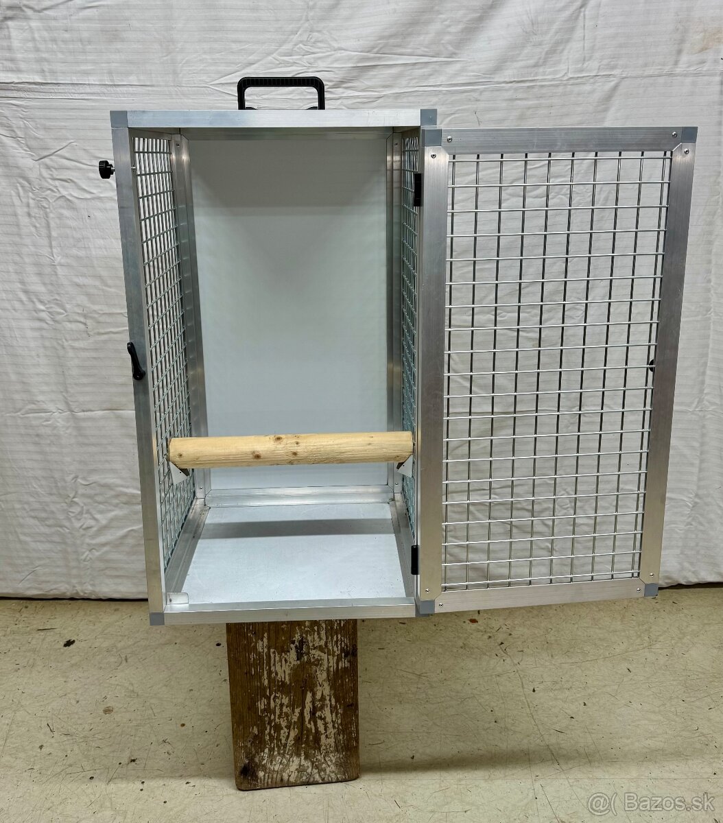 Prepravný box, stojan pre papagáje a hračky