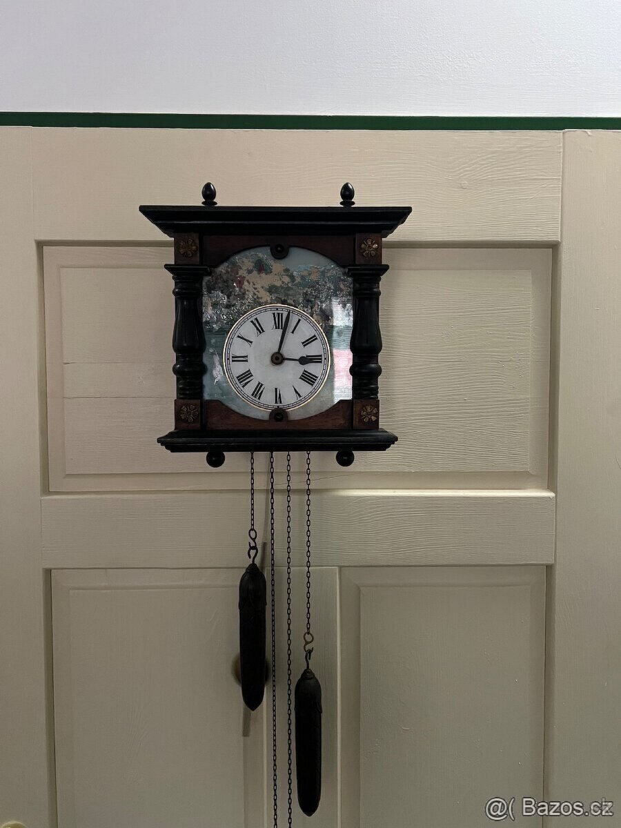 Starožitné kyvadlové hodiny
