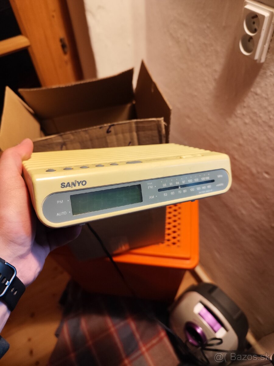 Rádio budík Sanyo RM 5009
