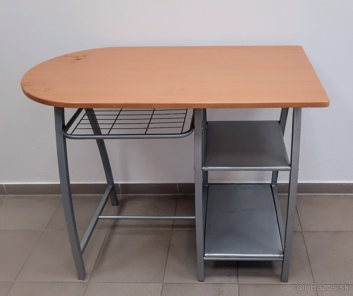 kuchynský stôl a 2 stoličky