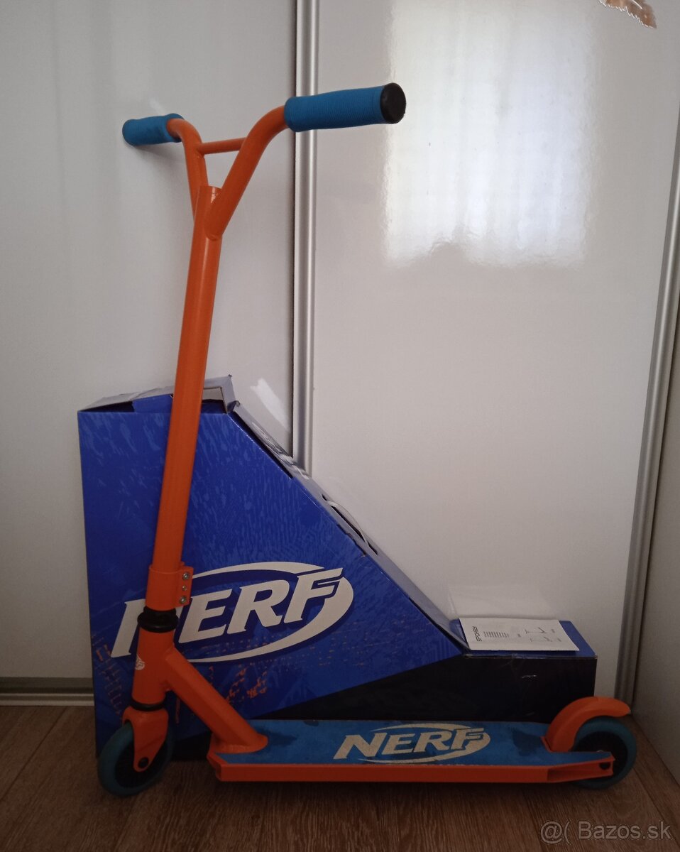 kolobežka NERF