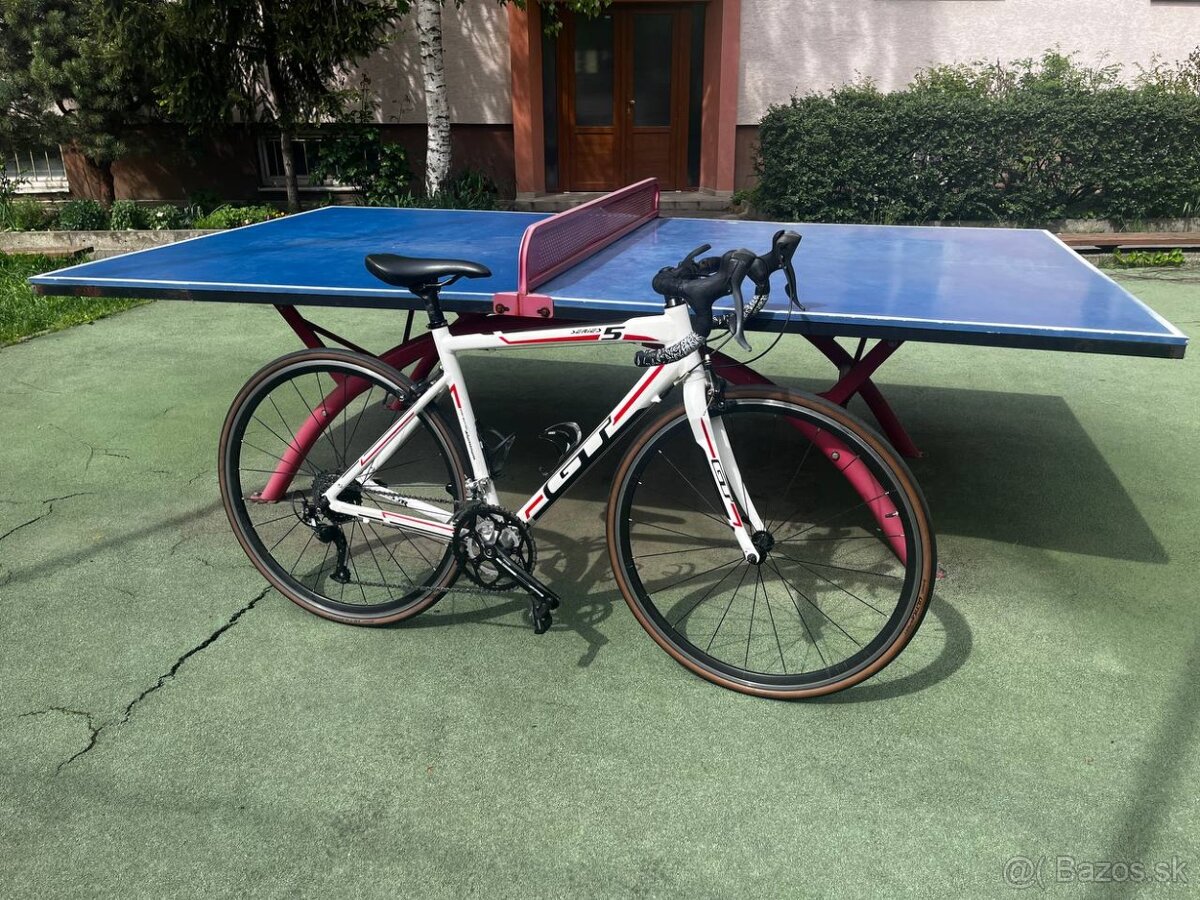 Predám cestný bicykel GT (veľkosť S)