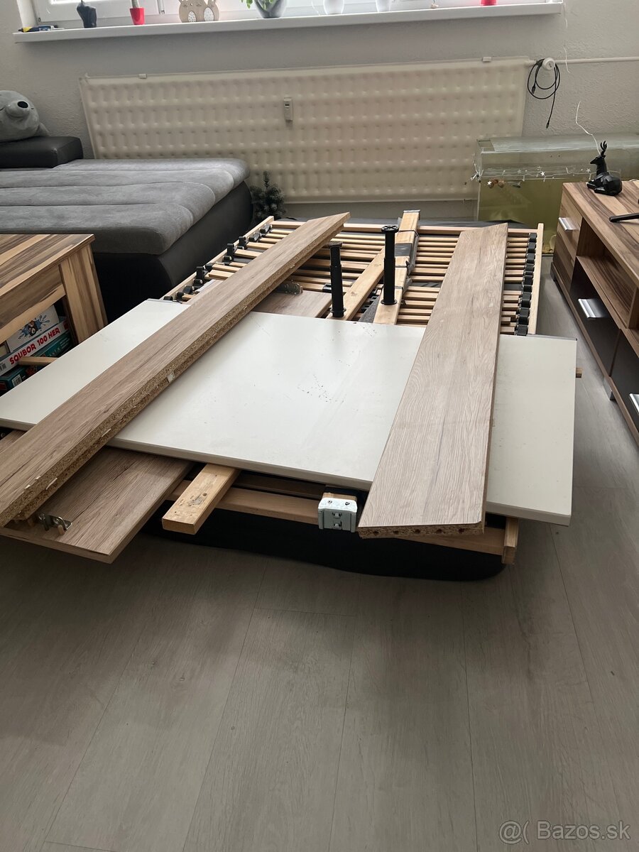 Posteľ 140x200 aj s matracom a roštom