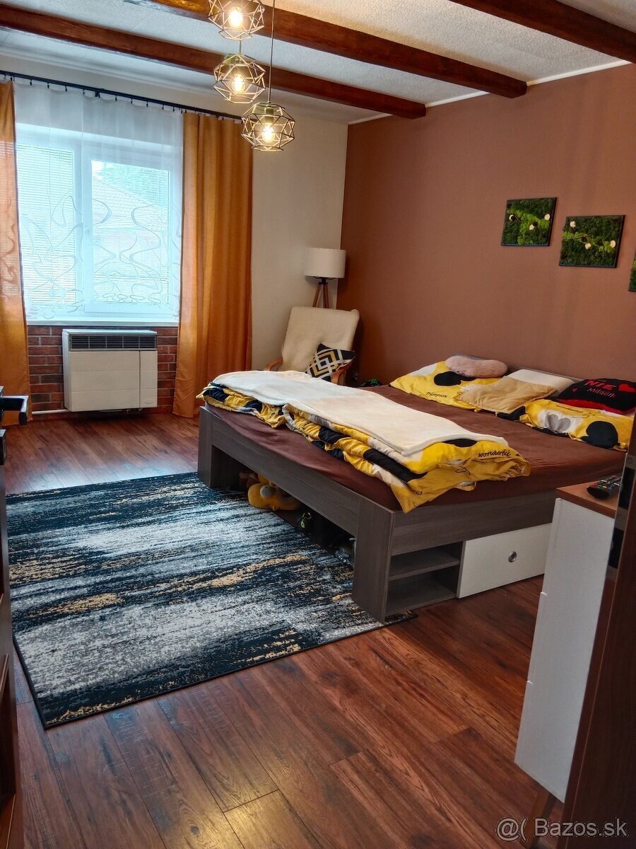 Starší Rodinny Dom + veľký pozemok za domom. Aktuálne.