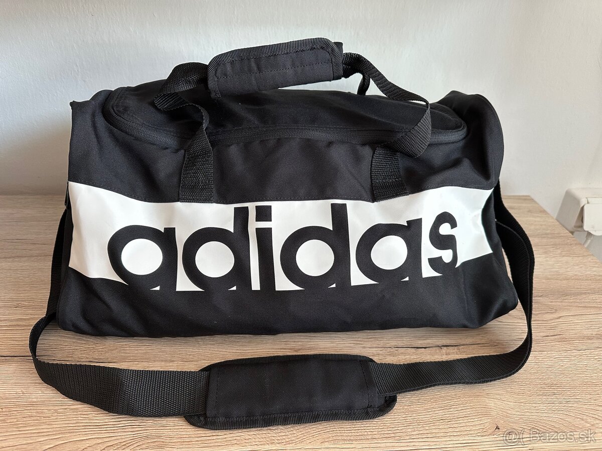 Sportova taska Adidas s vreckom