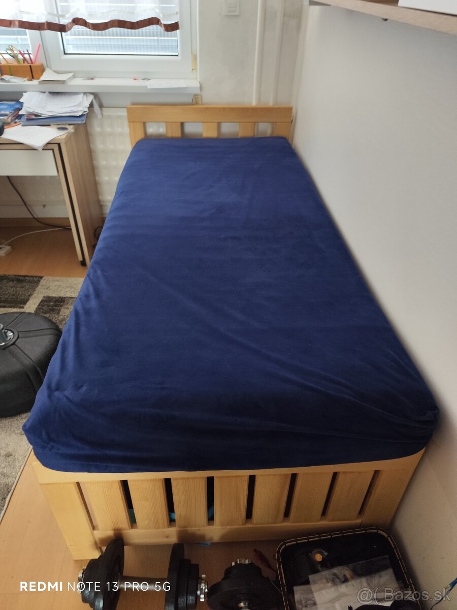 Posteľ