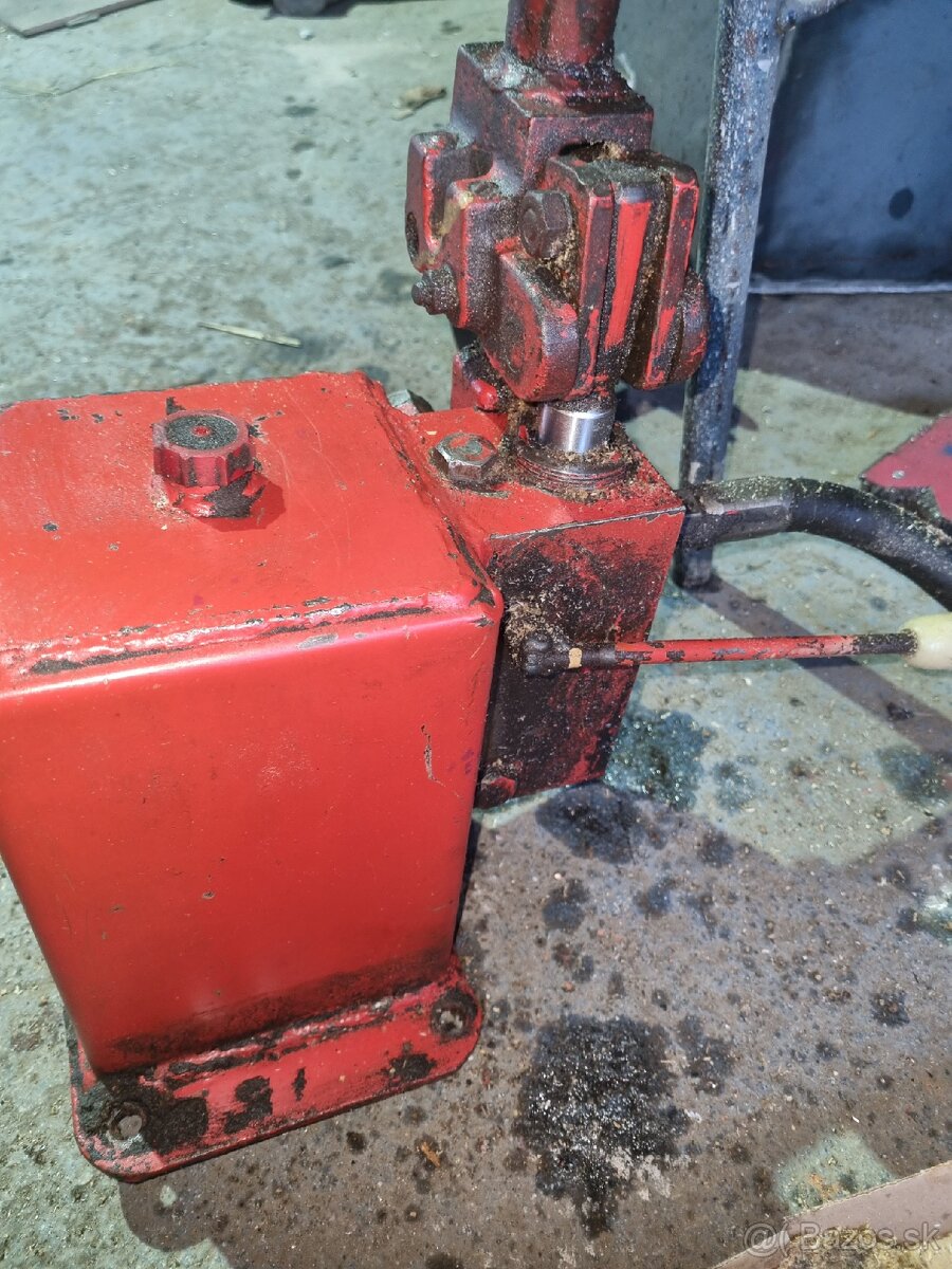 Predam hydraulicku pumpu