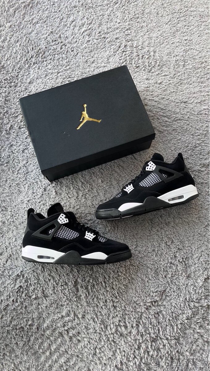 Air Jordan 4 White Thunder