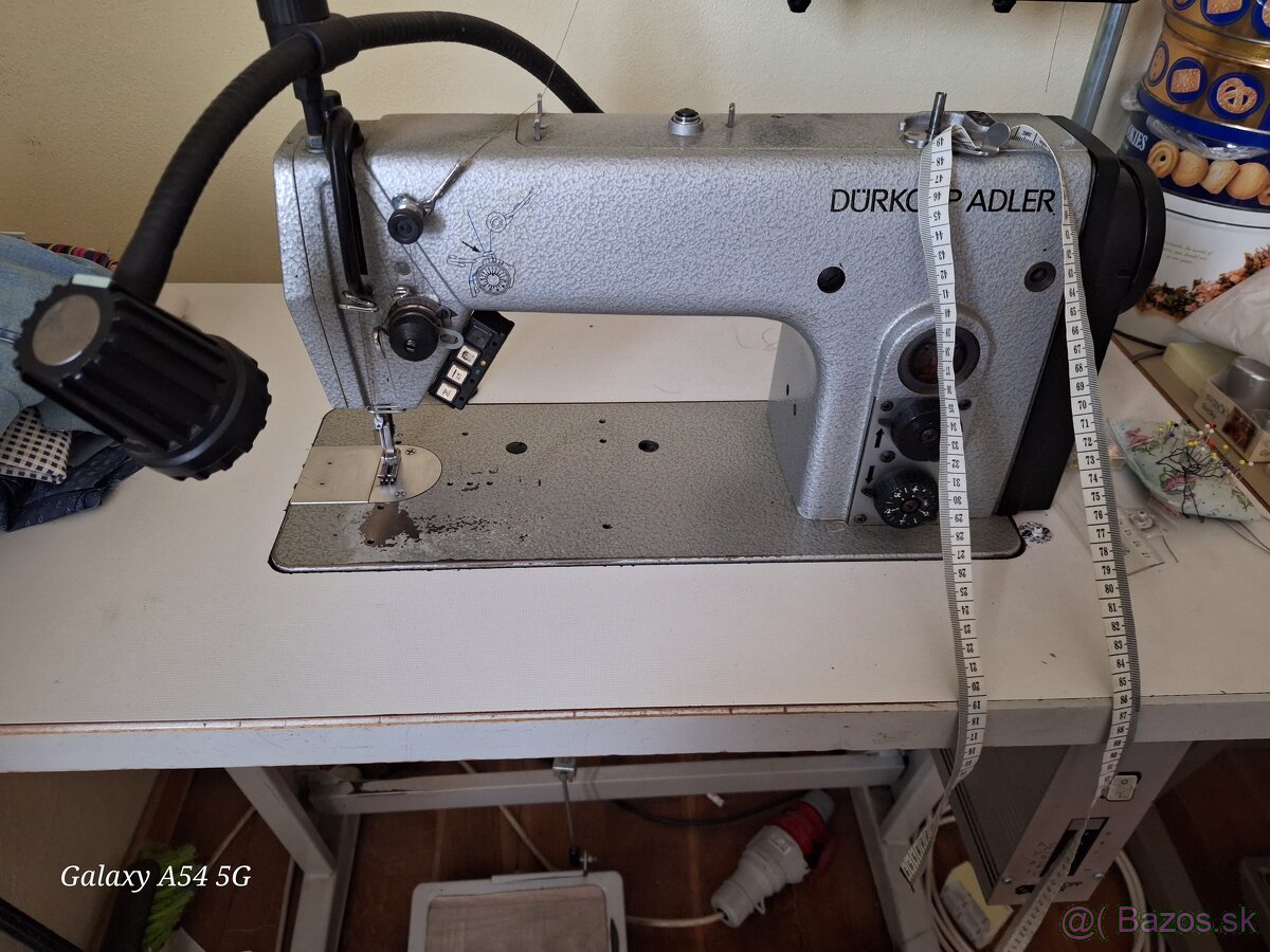 Predám priemyselný šijací stroj