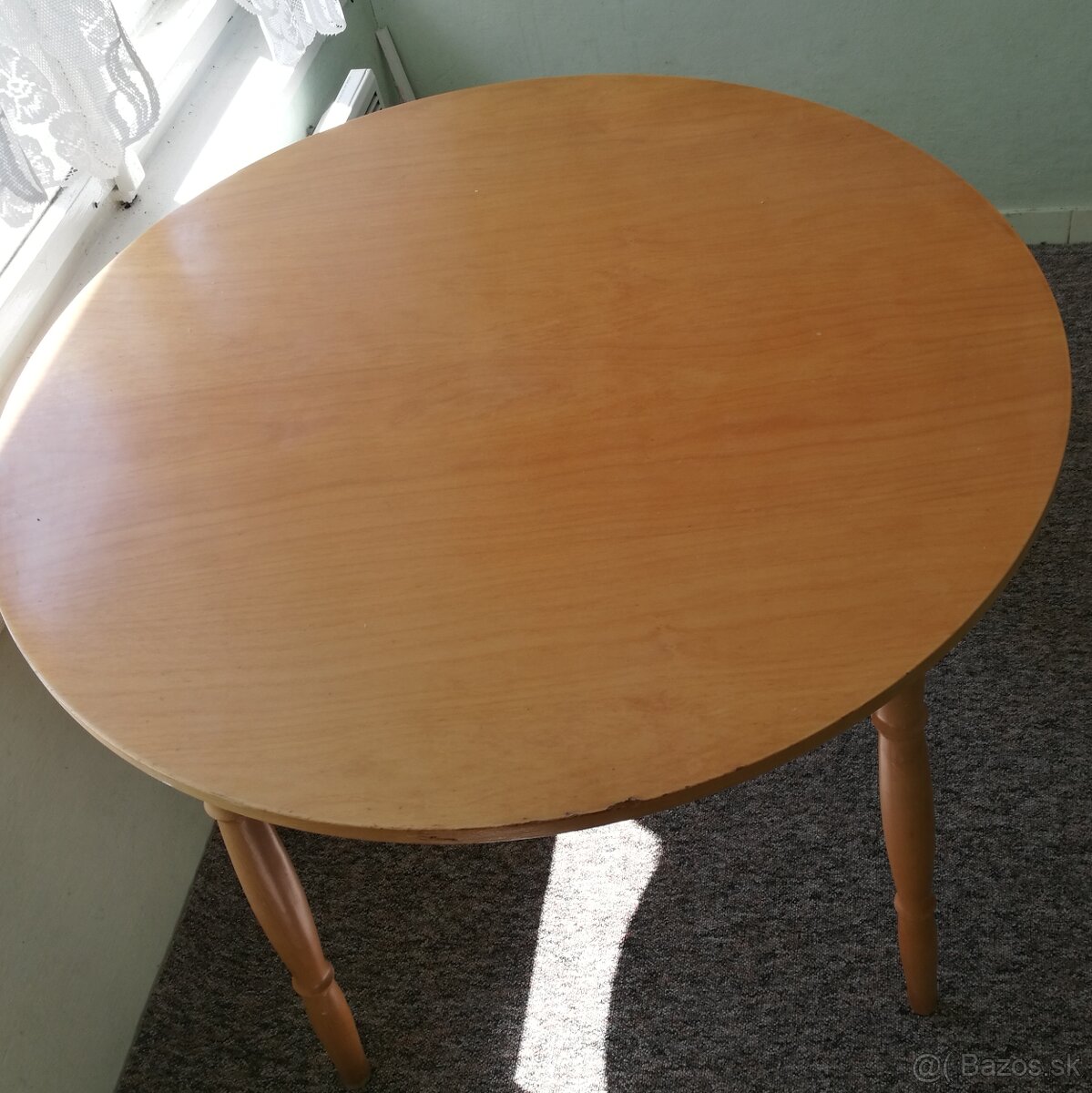 Predám okrúhly stôl.Šírka 95cm výška 77cm