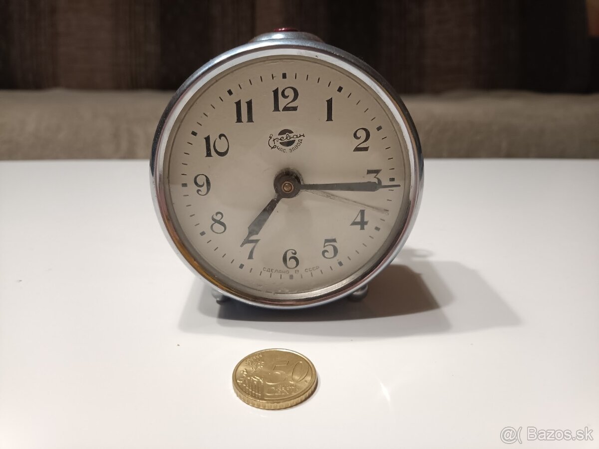 Retro mechanický budík ORJOL (СССР)