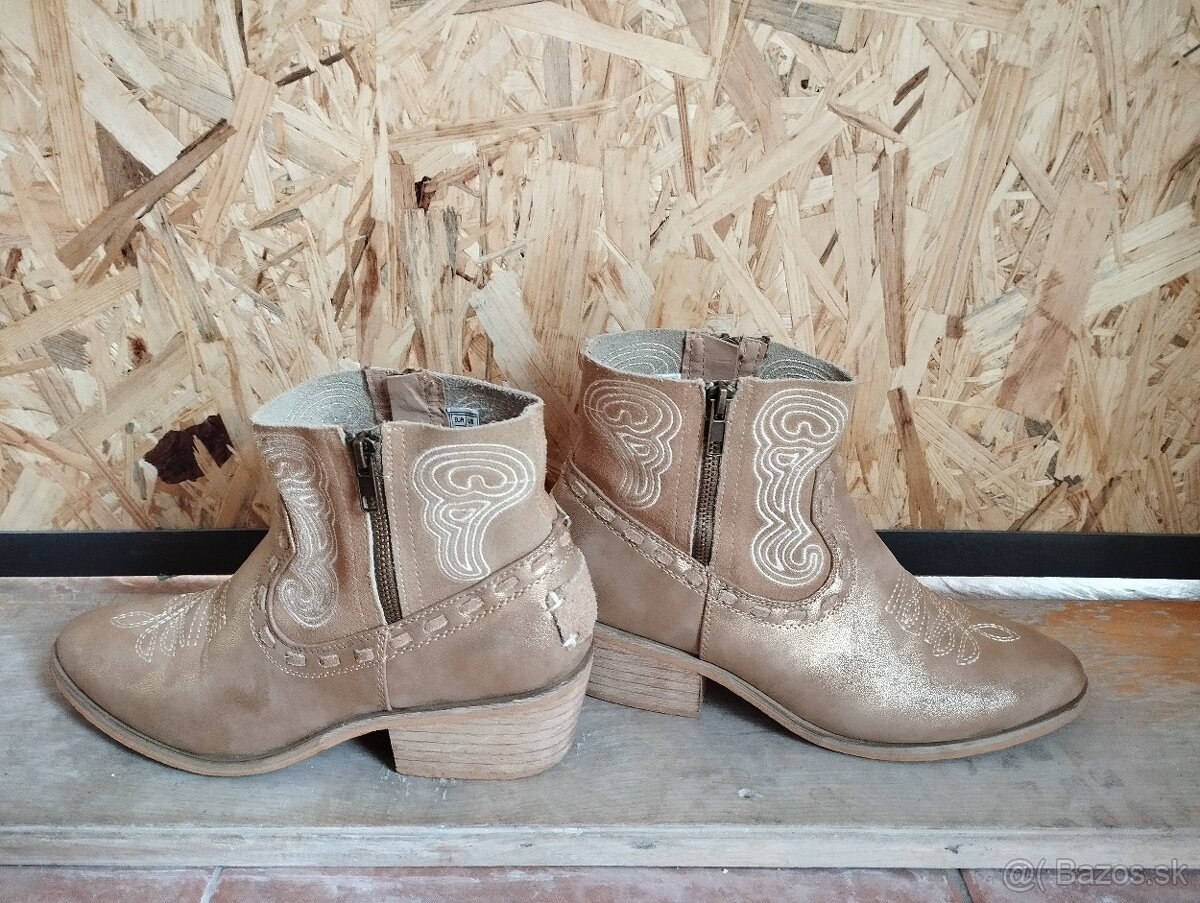 Zlaté westernové čižmy