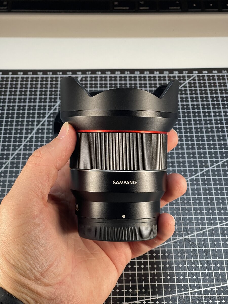 SAMYANG AF 14mm f2.8 baj. SONY