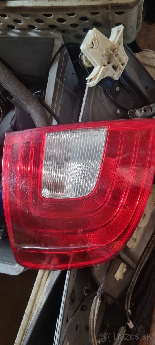 Zadne svetlo na škoda superb 2 comby