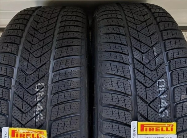 2ks nové 275/40R18 PIRELLI Sottozero 3 r.2022 dezén 8mm