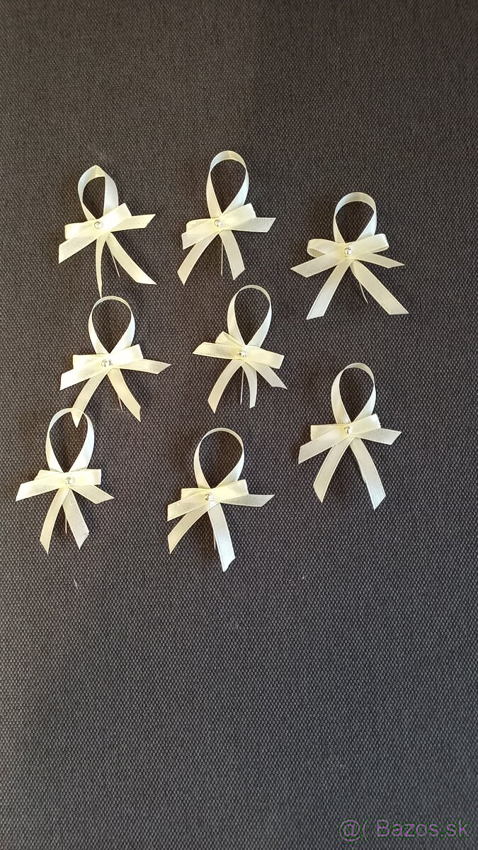 Svadobné pierka-smotanové.