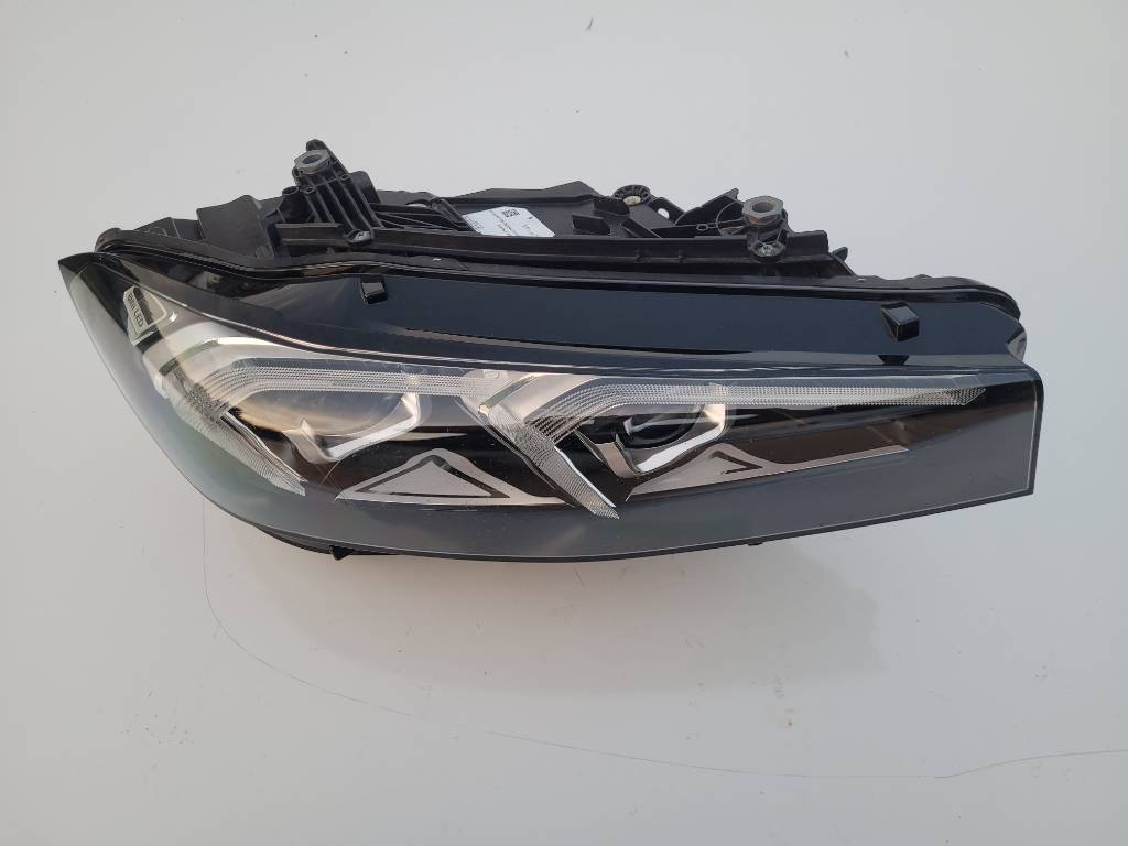 BMW 3 G20 PRAVE SVETLO