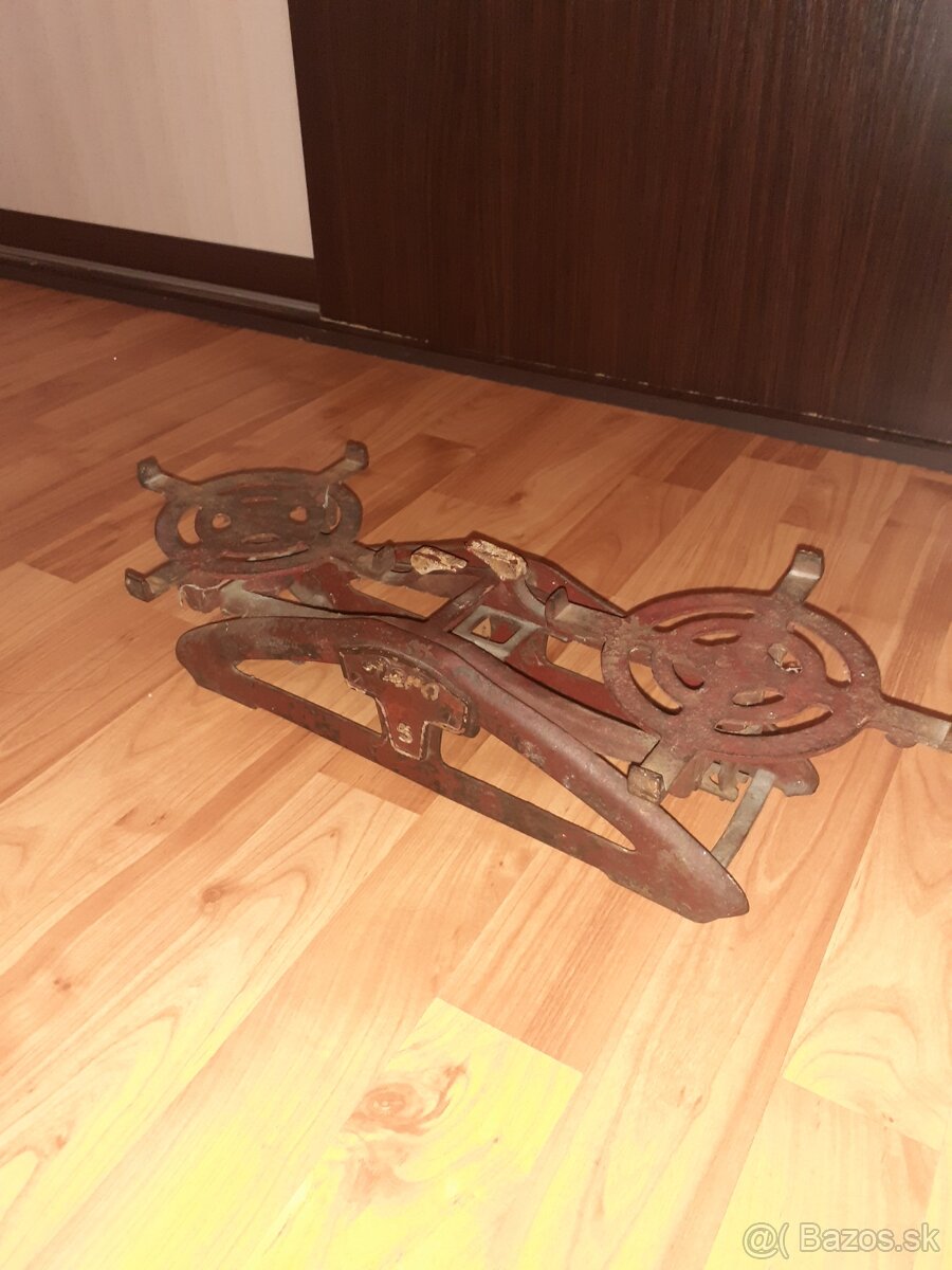 Stará misková vaha