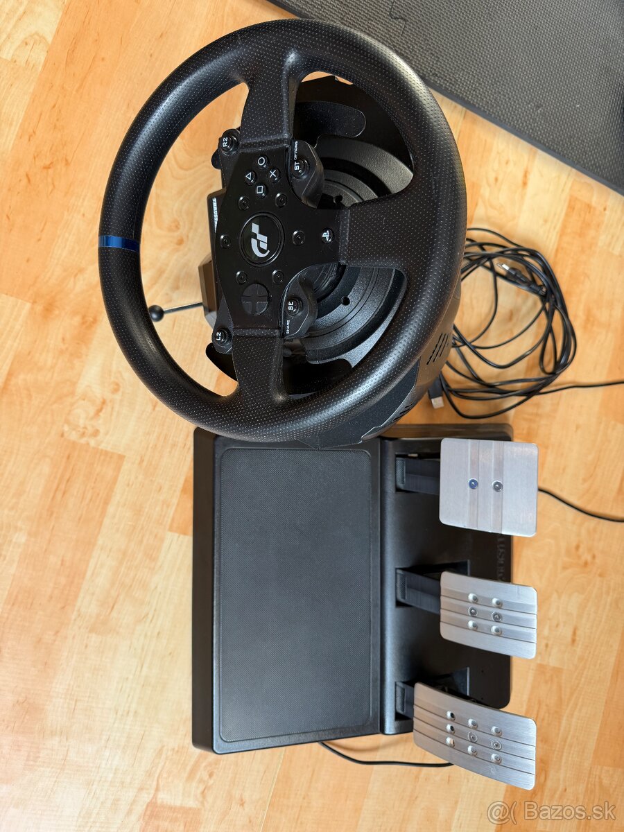 Predám Thrustmaster sadu volantu T300 RS s pedálmi T3PA