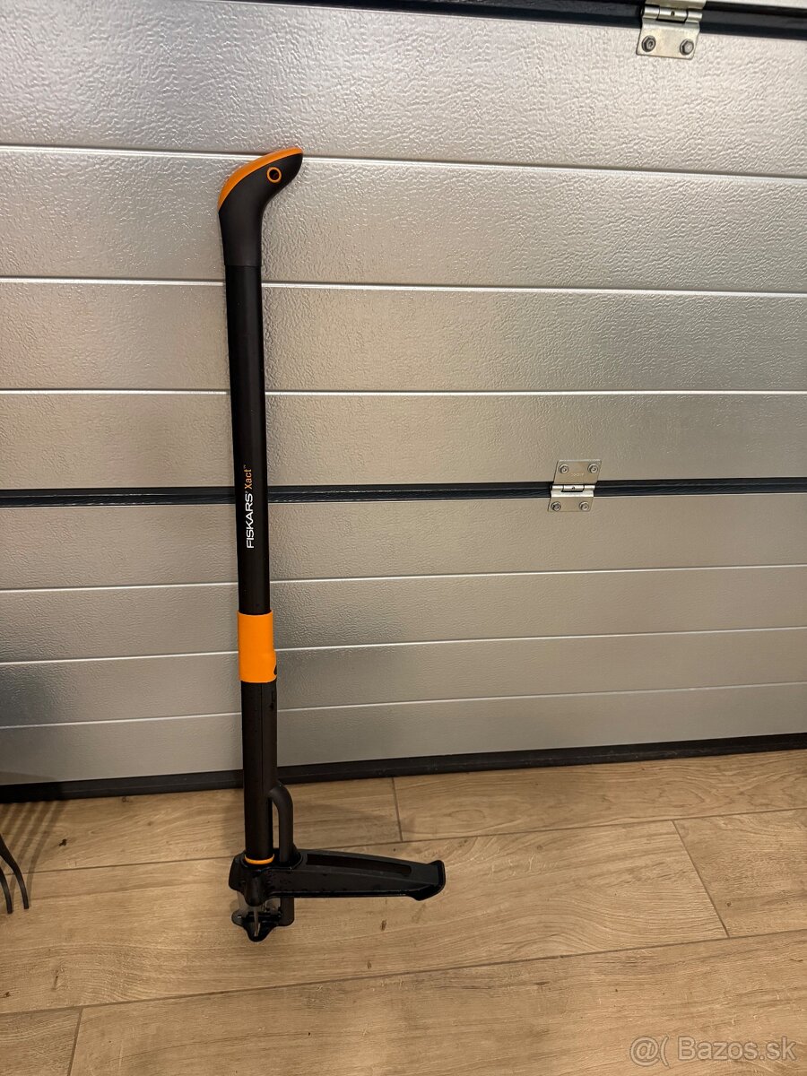Vytrhavac buriny Fiskars Xact