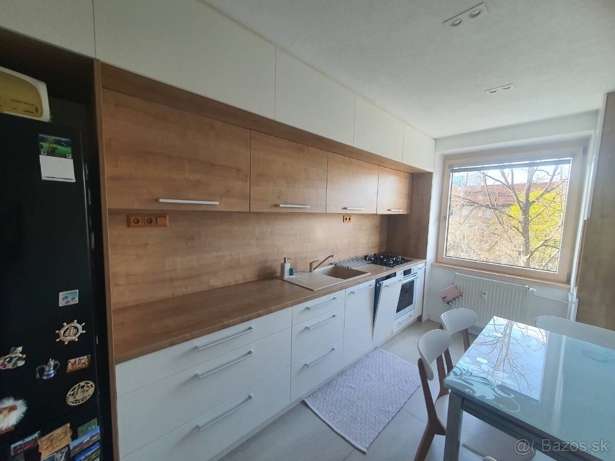 Priestranný 3-izbový byt na Sídlisku, 82 m2