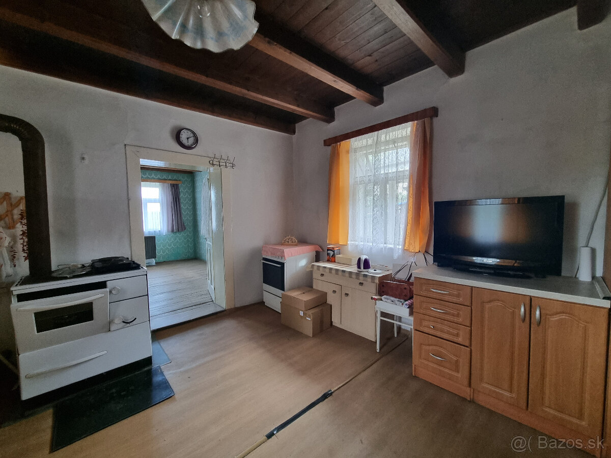 RODINNÝ DOMČEK a POZEMOK 641m2 MYJAVSKÉ KOPANICE
