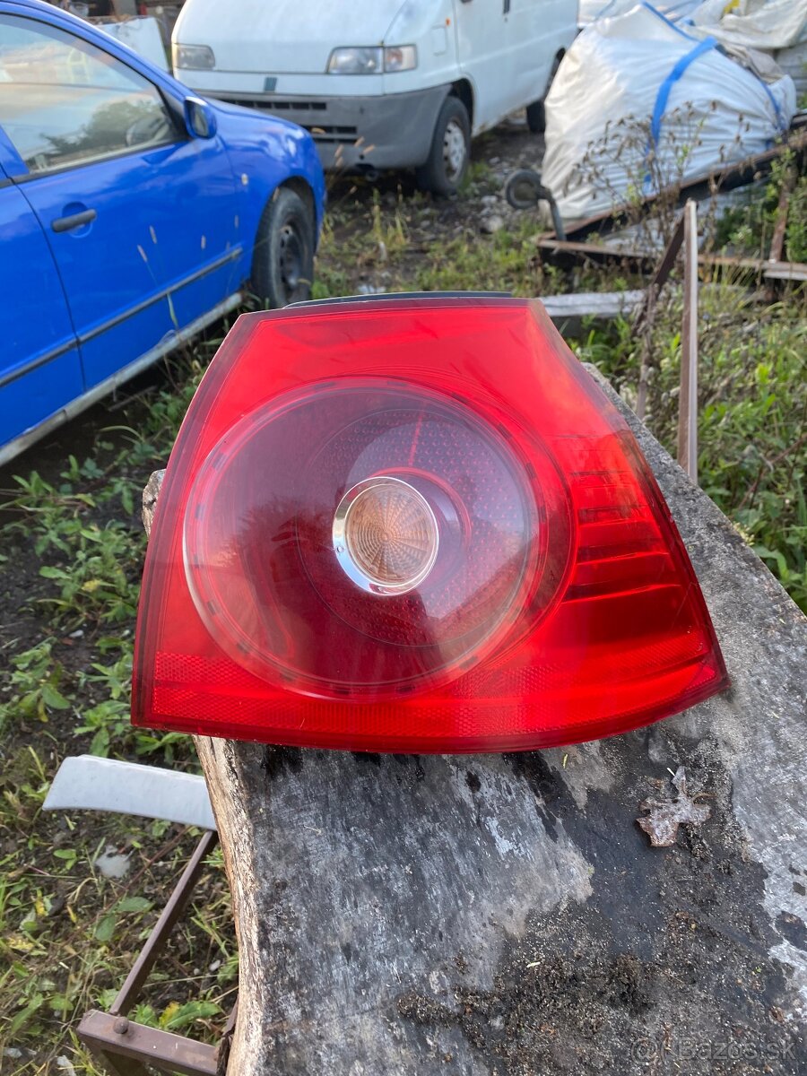 Golf 5 zadné svetlo