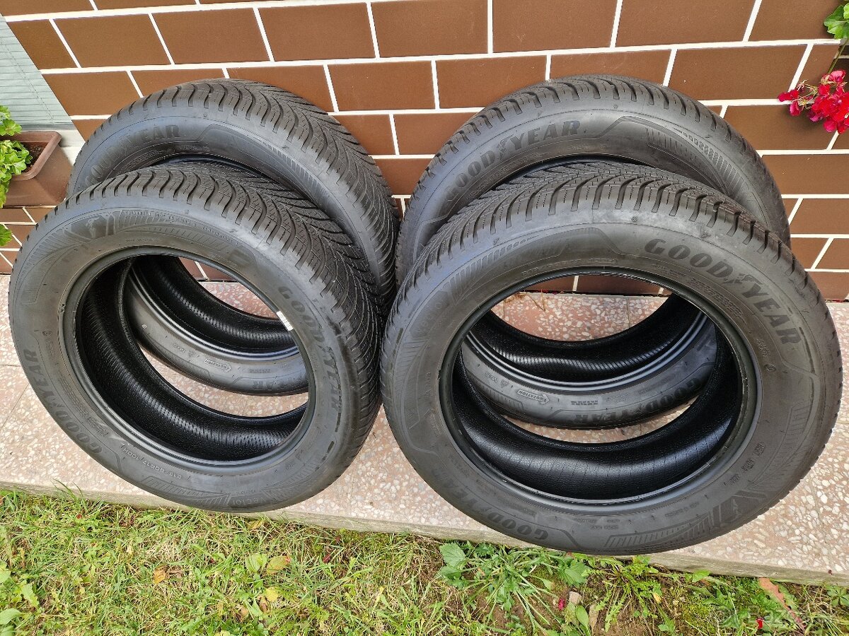 Goodyear VECTOR 4SEASONS 215/60 R17 100 H