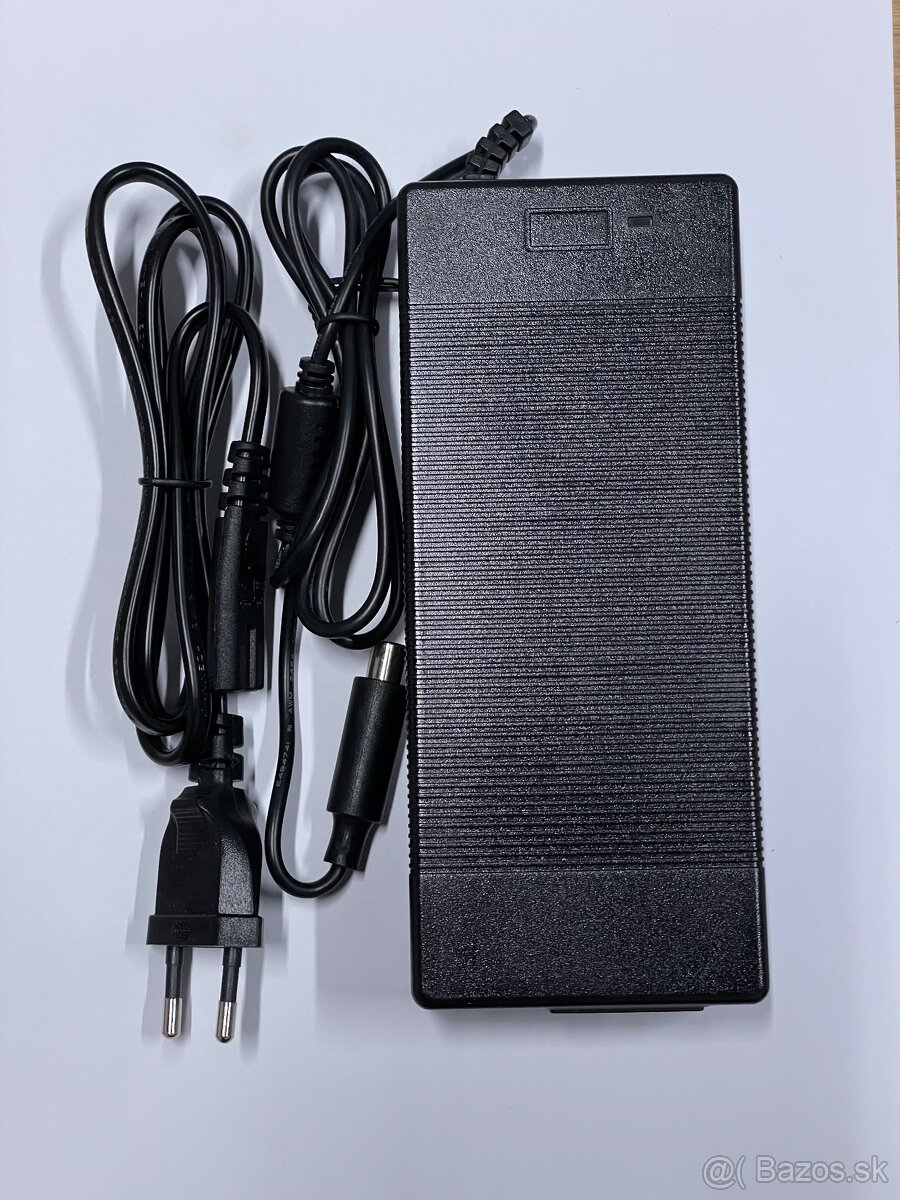 Nabíjačka elektrická kolobežka / elektrický skúter