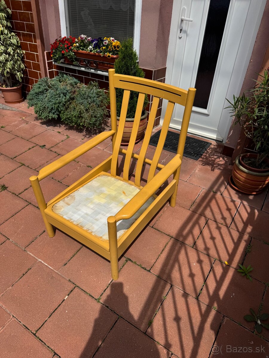 Retro derevene kreslo