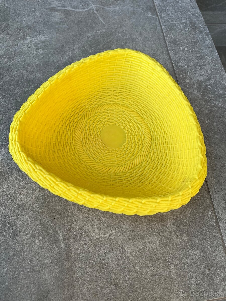 Predám žltý košík z plastu