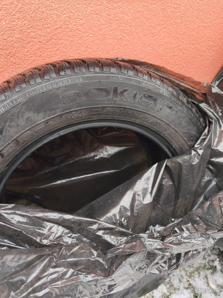 185/60 R15  zimné Nokian