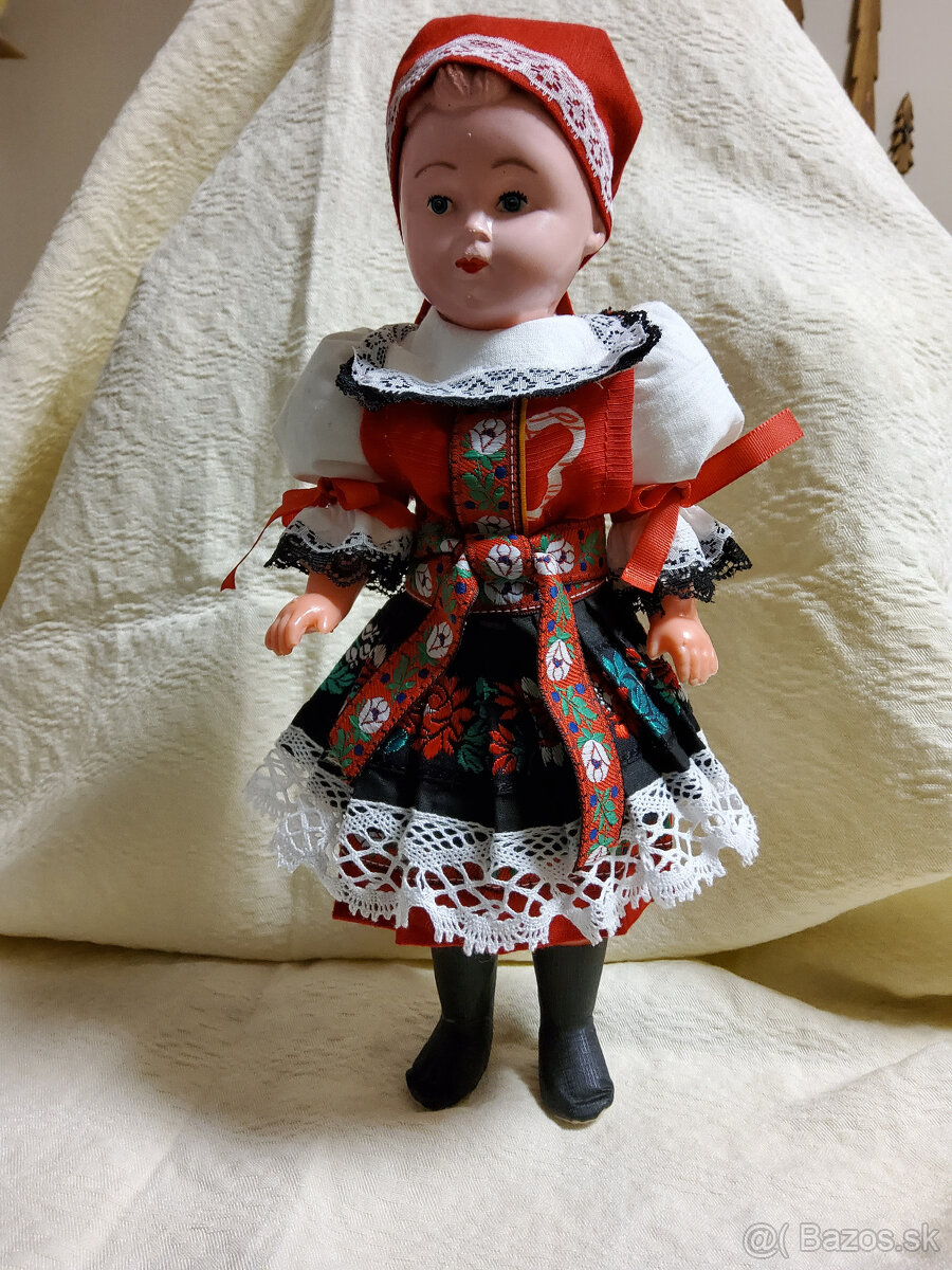 retro bábiky v kroji top stav výška 33 a 40 cm