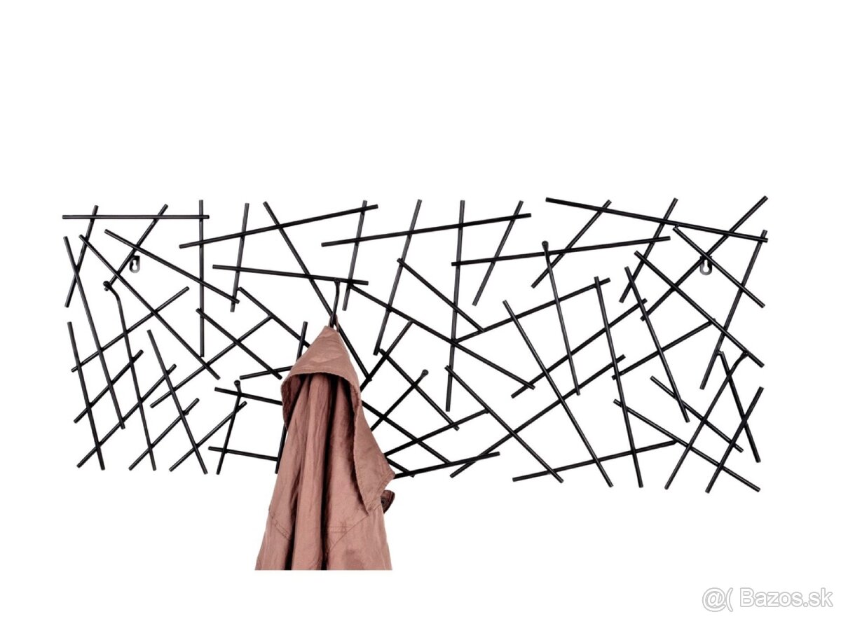 Kovový vesiak na stenu