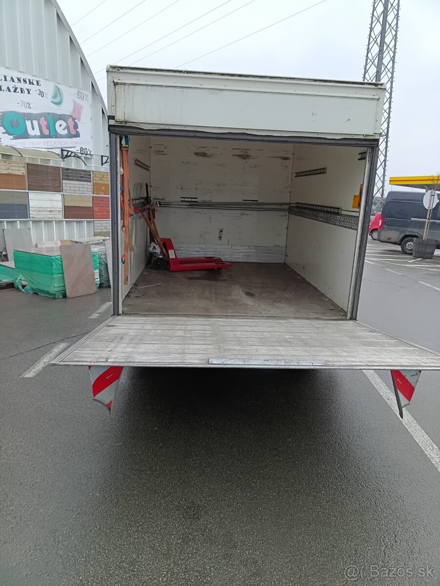 Robustný pick-up príves 3,5 tony s hydraulickým čelom