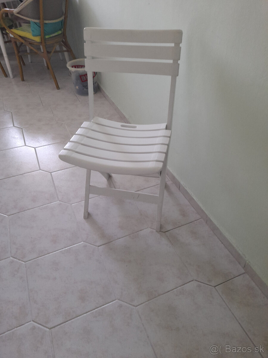 Stolička značky IKEA na predaj