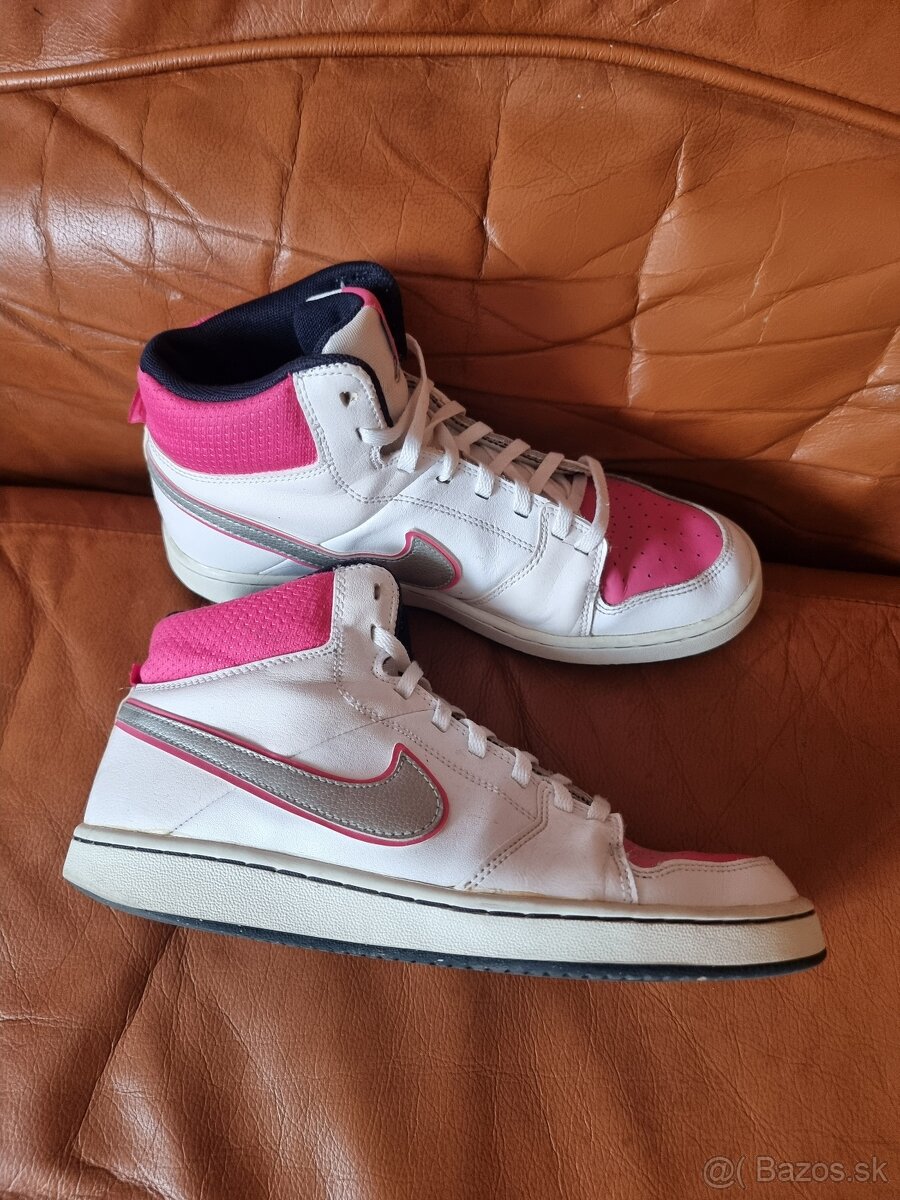 Nike v. 38