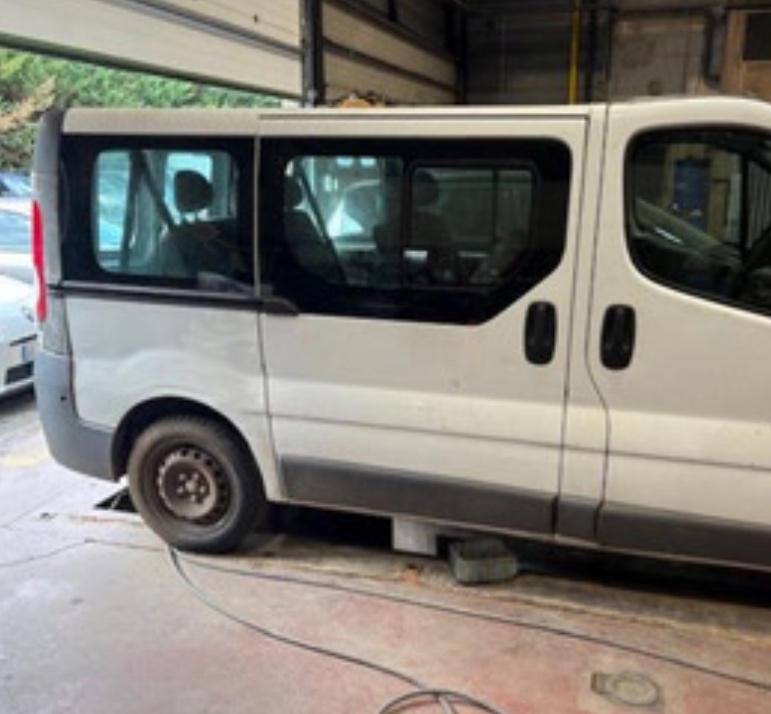 Kúpim práve božné dvere renault trafic II