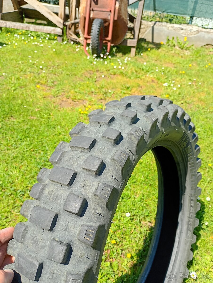 Michelin tracker, Pirelli MT21